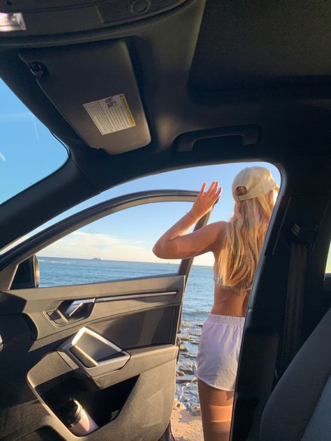 Vacay Poses, Hawaii Living, Summer Instagram Pictures, Beach Instagram Pictures, Beach Cars, Beachy Style, Self Portrait Photography, Summer Living, Summer Plans