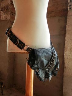 Post Apocalyptic Outfit, Mens Leather Belts, Steampunk Belt, Leather Utility Belt, Pirate Cosplay, Strega Fashion, Pirate Accessories, Steampunk Pirate, Apocalyptic Fashion