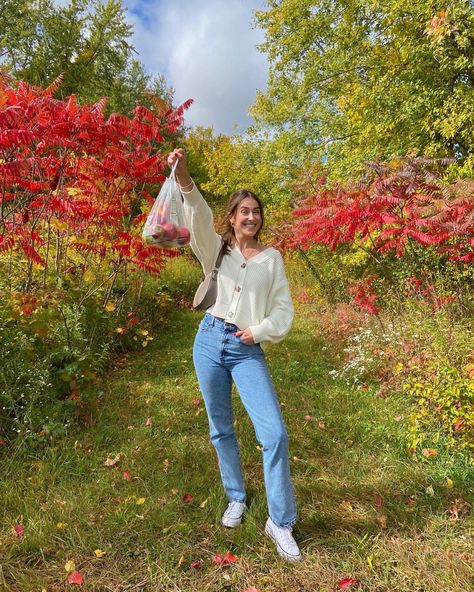 Apple Orchard Outfit Fall Casual, Apple Hill Outfit, Fall Apple Picking Outfit, Cute Apple Picking Outfits, Apple Picking Outfit Fall Casual, Pumpkin Picking Outfit Fall, Apple Picking Aesthetic, Apple Picking Outfit Fall, Picking Outfits