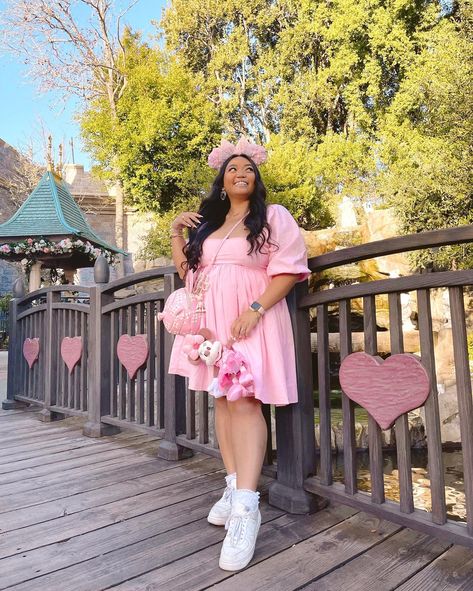 meet me at the heart bridge 💗✨🎀🦢💞 #disneyland #disneystyle #disneygram #disneygirlie #disneyoutfit #disneyoutfitoftheday #disneyootd #disneycreator #disneylandcalifornia disneyland outfit disney pink disney style Pink Disney Outfit, Disney Fits, Outfit Disney, Disney World Outfits, Disneyland Outfits, Pink Office, Disney Outfit, Disneyland California, Disney Dresses