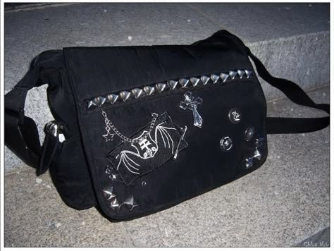 Metalhead Backpack, Goth Academia, Runaways Marvel, Ash Island, Gothic Bag, Alt Clothes, Kylie Minogue, Dream Style, Pretty Bags