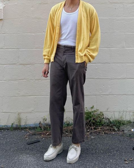 outfit inspiration Oversized Cardigan Outfit Men, Cardigan Outfit Men Street Styles, Yellow Cardigan Outfits, Oversized Cardigan Outfit, Mens Clothing Styles Streetwear, Sweater Outfits Men, Create A Wardrobe, Spiritual Fashion, Outfits Men Streetwear