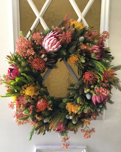 Protea Wreath, Welcome Summer, Wreath Summer, Circular Pattern, Welcome Wreath, Summer Wreath, Summer Flowers, Flower Arrangement, Spring Wreath