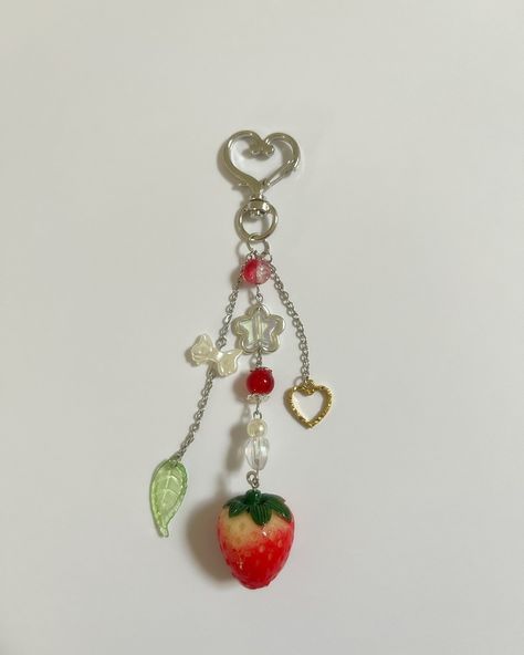 ⋆.˚ ᡣ𐭩 .𖥔 Keychain [SOLD] 🍓 Strawberry girl keychain Materials include plastic, glass, acrylic, and stainless steel ⋆.𖥔˚ Handmade ⋆.˚ DM to purchase ᯓ★ ~ 🏷️: #jewlery #keychains #handmade #handmadewithlove #handmadejewelry #jewelry #beadedjewelry #strawberry #aesthetic #jewleryhandmade #handmadekeychain #keychain Strawberry Aesthetic, Strawberry Girl, Girls Keychain, Cute Keychain, Plastic Glass, Tattoos Ideas, Bead Jewellery, Phone Charm, Diy Jewellery