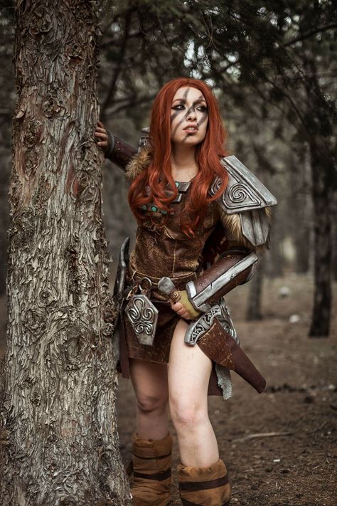 Aela the Huntress from The Elder Scrolls V Skyrim Cosplayer: Valennia Cosplay Photographer: Pixels by Ege Tezcan Skyrim Costume, Aela The Huntress, Huntress Cosplay, Skyrim Cosplay, Wedding Guest Outfit Inspiration, The Huntress, Fair Outfits, Elder Scrolls V Skyrim, Cosplay Armor