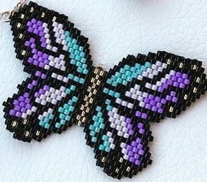 Seed Bead Butterfly Pattern, Seed Bead Butterfly, Seed Bead Animals, Bead Butterfly, Miyuki Beads Pattern, Butterflies Pattern, Butterfly Drawing, Bead Weaving Patterns, Beaded Animals