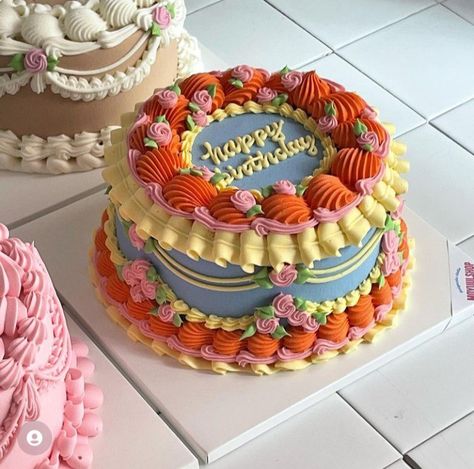 Maximalist Cake, Frilly Cake, 70s Cake, Retro Cake, Colorful Cake, Vintage Birthday Cakes, Vintage Cakes, Creative Cake Decorating, Pretty Dessert