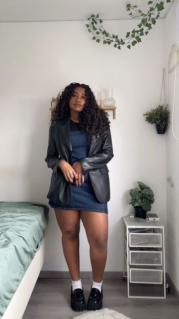 Galilée Joyce on Instagram: "follow @galilee.joyce for daily fashion inspo✨ . . recreating the outfit I wore for my school picture of my last year of high school✨ . . Keep scrolling for outfit deets✨ . . Leather jacket: @bershka Shirt & denim dress: @hm Loafers: @asos . . y2k, streetstyle, fallfashion 2023, fall 2023, casual outfits, casual outfits ideas, aesthetic outfits, falloutfits, outfit inspo, outfitideas, outfitaesthetic, leather jacket, midi skirt, midsize fashion, midsize outfits, f Denim Dress And Loafers, Denim Jacket Outfit Skirt, Denim Shirt Outfit Winter, Dress And Loafers Outfit, Skirt Midsize, Loafers Outfit Winter, Dress And Loafers, Last Year Of High School, Fashion Inspo 2023