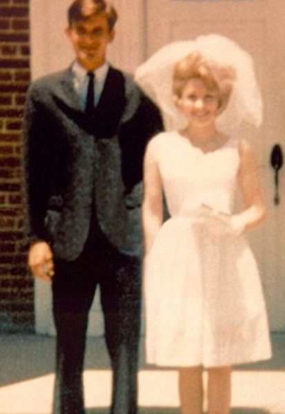 DOLLY PARTON & HUSBAND CARL Old Wedding Pictures, 1970s Wedding Aesthetic, 60s Wedding Photos, 1970s Wedding Photos, 1960s Wedding Photos, Vintage Wedding Details, 70s Wedding Photos, Vintage Wedding Vibes, 70’s Wedding