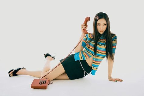 Joy Hello, Red Velvet Photoshoot, Velvet Wallpaper, Red Velvet Joy, Figure Poses, Photoshoot Concept, Girls Rules, Human Poses, Ladies Night