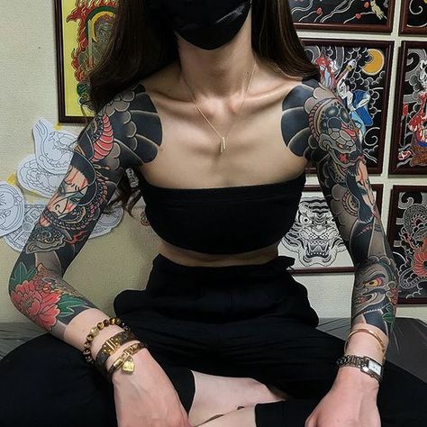 Tattoos Fashion in Japan Japanese Half Sleeve Tattoo Design Women, Fashion Designer Tattoo, Tato Irezumi, Tattoo Fairy, Japanese Tattoo Women, Bodysuit Tattoos, Tattoos Japanese, Mujeres Tattoo, Tattoo Snake