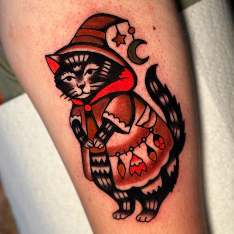 Caige Baker on Instagram: “Beatrix potter inspired tattoo design of a wizard kitty 🐈‍⬛ 🧙‍♀️ #flashtattoo #yyctattoo #calgarytattoo #calgary #tradtattoo…” Baker Tattoo, Traditonal Tattoo, Half Sleeve Tattoo Stencils, Wizard Tattoo, Strawberry Tattoo, Mystical Tattoos, Funky Tattoos, Traditional Ink, Old Tattoos