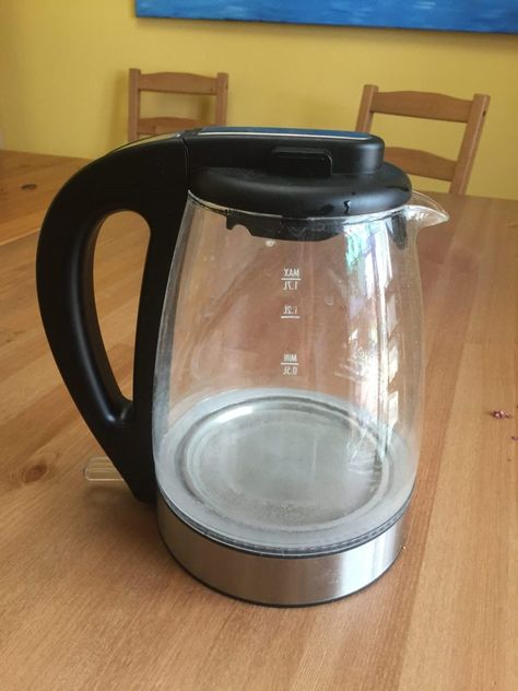 Clean Kettle, Vinegar Cleaning Hacks, Using Vinegar To Clean, Glass Tea Kettle, Electric Tea Kettle, Stainless Steel Kettle, Clean Pots, Vinegar Cleaning, My Tea