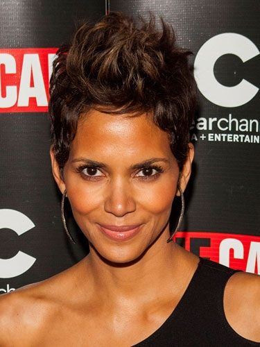 Loving shorthair Halle Berry Hairstyles, Celebrity Pixie Cut, Hally Berry, Halle Berry Style, Cute Short Haircuts, Short Sassy Hair, Sassy Hair, Cute Hairstyles For Short Hair, Hair Crush