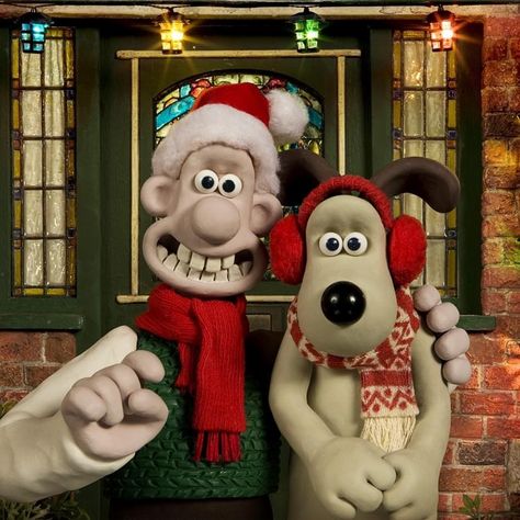 Christmas Pop Culture, Wallace And Gromit Christmas, Shaun The Sheep Christmas, British Shows, Shaun The Sheep Aesthetic, Christmas Aesthetic Movie, Christmas Cartoon Aesthetic, Christmas Movie Aesthetic, Wallace And Gromit Characters