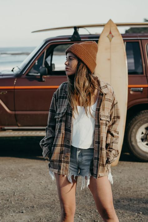 Women Flannel Shirt, Surfergirl Style, Women Flannel, Surfer Style, Womens Flannel Shirt, Camping Outfits, Flannel Women, Flannel Jacket, Surf Style