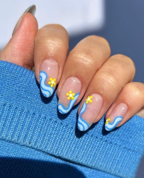 credit: @thenaillologist

Please check the original video (linked)
Follow for more tips ☀︎

#summernails #naildesign #summerinspo Short Summer Nail Art, Easy Summer Nail Art, Yellow Nail Designs, Short Nails Summer, Beachy Nails, Yellow Nail, Summery Nails, Short Acrylic Nails Designs, Beach Nails