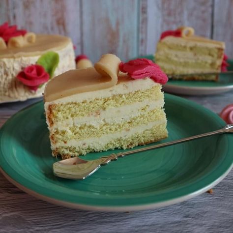 Marzipan cake – quick recipe for all lovers of marzipan Marzipan Cake Recipe, Amaretto Cake, Marzipan Recipe, Marzipan Cake, Sweet Dips, Xmas Cake, Fairy Cakes, Cake Tasting, Princess Cake