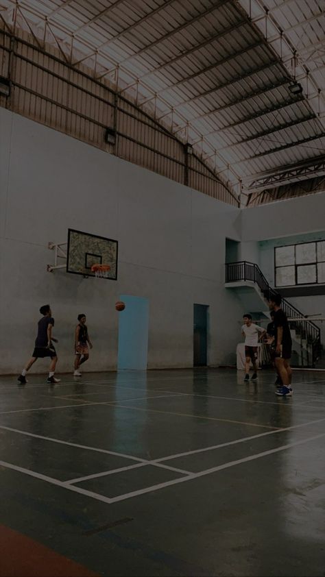 Basketball Boyfriend, Ball Aesthetic, Bola Basket, Boys Fits, Fotografi Kota, Cool Boy Image, Iphone Wallpaper Sky, Basketball Photography, Sports Aesthetic