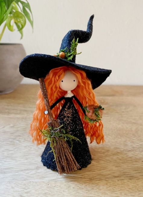 Kitchen Witch Doll, Halloween Witch Dolls, Baba Jaga, Image Halloween, Halloween Fairy, Adornos Halloween, Bendy Doll, Halloween Crafts Decorations, Witchy Crafts