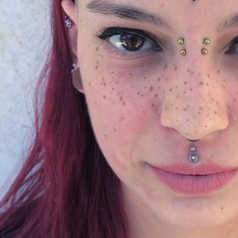 Bridge Piercing, Small Bridge, Mod Jewelry, Face Piercings, Cool Piercings, Facial Piercings, Cool Makeup Looks, Makeup Clothes, Piercing Ideas