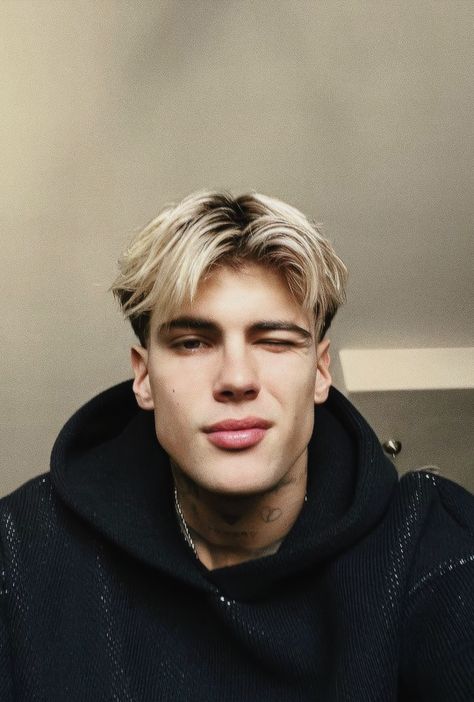 Mens Hair Color Ideas, Mens Hair Color, Levi King, Haircut Summer, Fashion For Men Over 40, Thick Blonde Hair, Haircut Mens, Victor Perez, Milan Fashion Week Men