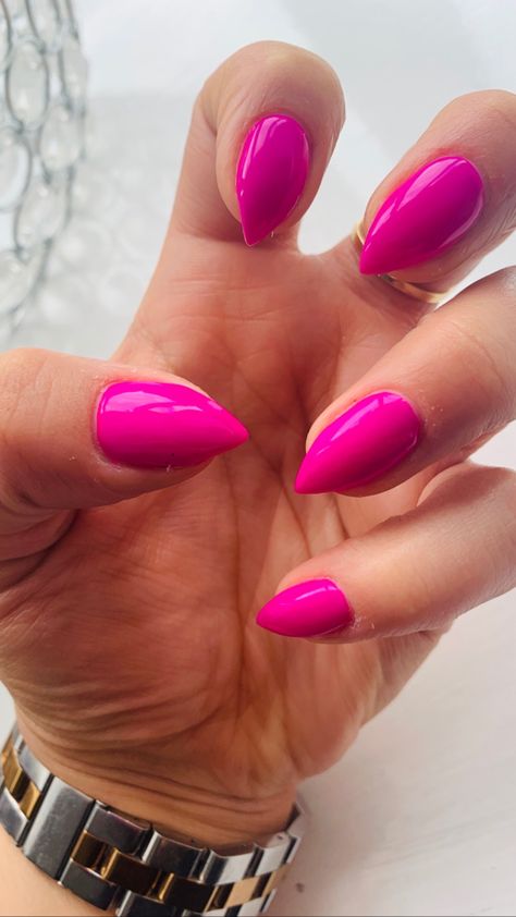 Hot Pink Elegant Nails, Pink And Red Stiletto Nails, Nicki Concert, Short Stiletto Nails, Pink Stiletto Nails, Red Stiletto Nails, Stiletto Nails Short, Short Stiletto, Neon Pink Nails