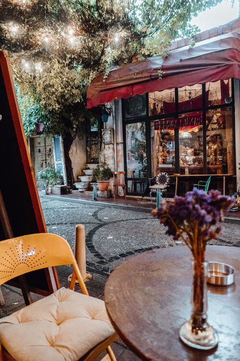 8 of the best cafés + workspaces in Istanbul, Turkey {with a map} — silly.little.kiwi Istanbul Itinerary, Coffee And Food, Umbrella Street, Istanbul Travel Guide, Life Abroad, Istanbul Travel, Blue Mosque, Cozy Cafe, Hagia Sophia