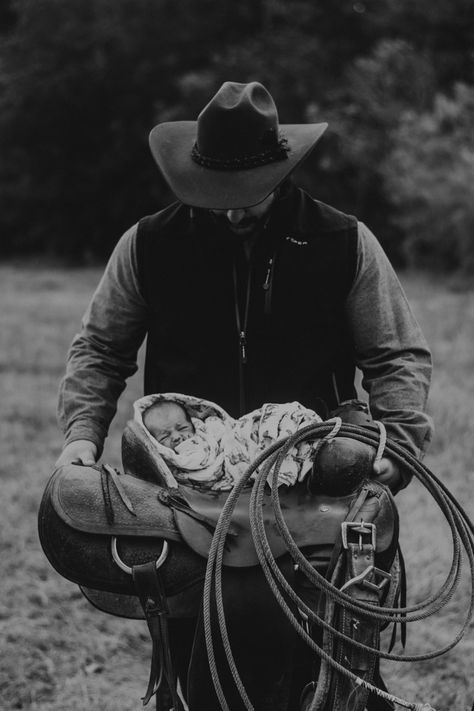 Western Newborn Pictures, Western Baby Pictures, Western Nursery, Cowboy Pictures, Baby Announcement Pictures, Baby Pictures Newborn, Newborn Family Photos, Western Babies, Newborn Baby Photos