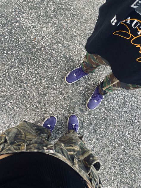 #sneakers #airforce1 #pareja #skeleton #purple #outfits #kicks #love #duo Outfits Con Air Force 1, Air Force Outfit, Skeleton Outfit, Forces Outfit, Purple Skeleton, Skeleton Clothes, Purple Outfits, Clean Shoes, Air Force 1