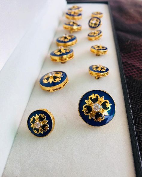 Kundan meena buttons WhatsApp or dm on 9928494966 #buttons #meenakari #meenakari #handmadecrafts  #tailoring #sherwanibuttons #jodhpurisuit… Blazer Men Wedding, Kurta Buttons, Desi Jewelry, Button Ideas, Wedding Dresses Men Indian, Jewelry Design Drawing, Fancy Buttons, Wedding Dress Men, Handmade Wire Jewelry