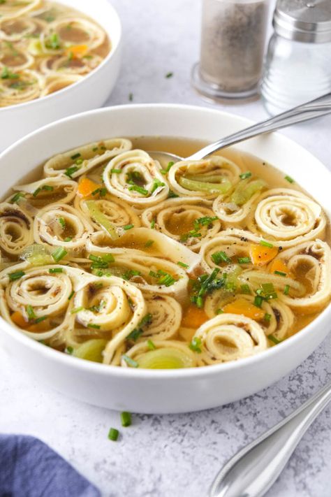 Flädlesuppe (German Pancake Soup) - Recipes From Europe Pancake Soup, Smokehouse Restaurant, German Noodles, Austrian Desserts, Hot Beef, Green Beans Soup, Sausage Salad, Swiss Recipes, Hungarian Cuisine