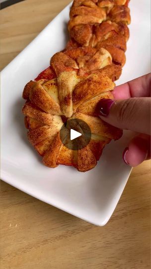 Apple Pie Rings, Phyllo Recipes, Thick Rings, Apple Treat, Apple Rings, Pillsbury Recipes, Food Spot, Puff Pastry Recipes, Easiest Apples