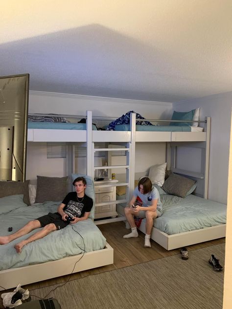 3 People Bedroom Ideas, Small Room Three Bed, Three Kids Bedroom Ideas, Three Bunk Beds In One Room, Tri Bunk Beds Small Rooms, 3 People Room Ideas, Boys Room 3 Beds, 4 Person Bunk Bed, Bunk Beds For 3 Kids