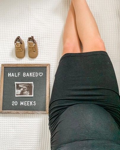 Maternity Photography With Letter Board, Letter Board Maternity Pictures, Maternity Signs Photo Ideas, Maternity Letter Board Ideas, Maternity Selfie Ideas, Self Pregnancy Photos Ideas, Pregnancy Month By Month Pictures, 20 Week Pregnancy Photos Cute Ideas, Baby Bump Photos Weekly