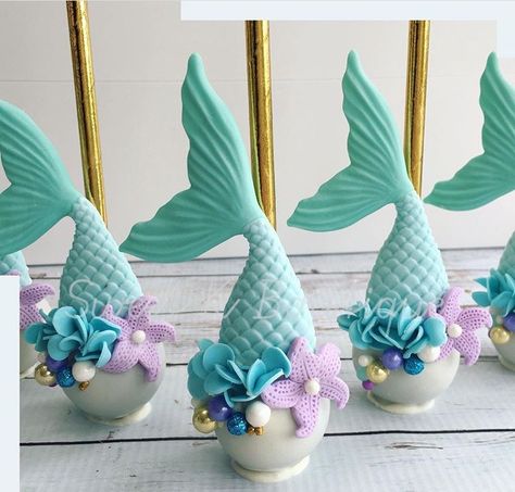 Mermaid cakepops. Festa de sereia. Mermaid Cake Pops, Mermaid Tail Cake, Diy Sprinkles, Mermaid Cupcakes, Mermaid Birthday Cakes, Pretty Mermaids, Mermaid Diy, Mermaid Baby Showers, Mermaid Parties