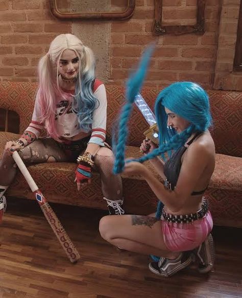 harley quinn and jinx Jinx Harley Quinn, Carnival Of Carnage, The Carnival, Cos Play, Kids Shows, I Watch, Harley Quinn, Carnival, Batman