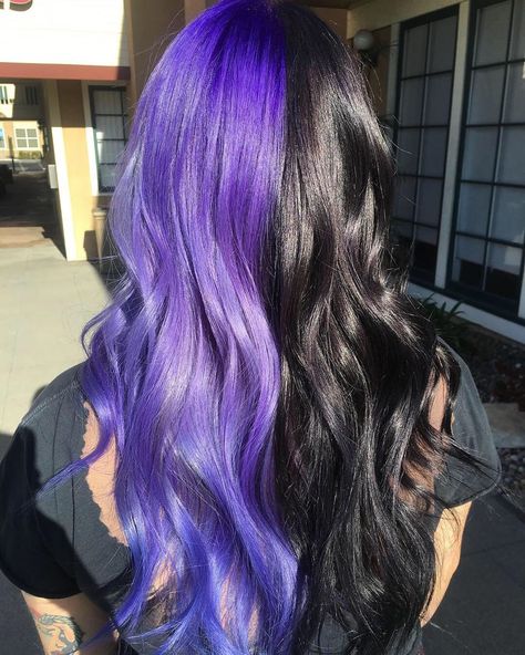 🖤 Christina Pham 🖤 on Instagram: “☁️ LAVENDER DREAMS ☁️ Changed up my girl’s split hair for once after a year of it being turquoise. All @guytang_mydentity for this one Dark…” Purple Hair Half, Black And Purple Hair, Half Dyed Hair, Lavender Hair Colors, Split Dyed Hair, Creative Hair Color, Hair Streaks, Split Hair, Hair Color Pastel