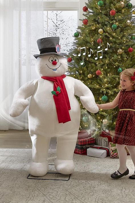 Standing 50 inches tall, this plush animatronic singing and dancing Frosty the Snowman is based on the classic 1969 cartoon Christmas special. Christmas Animatronics, Grunge Boy Style, Frozen Christmas Decorations, Christmas Present Decoration, Half Christmas Tree, Frosty Snowman, Owl Clip Art, Frozen Christmas, Luau Theme