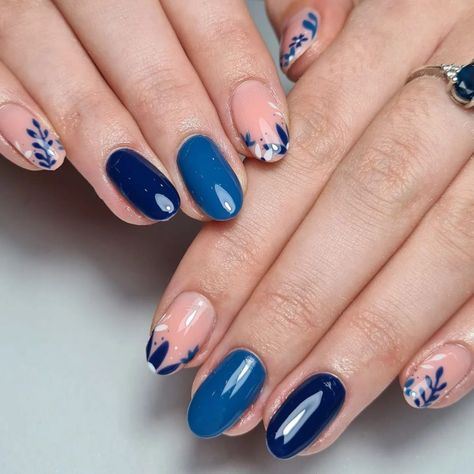 Royal Blue Nail Polishes Ideas That’ll Make You Feel Glamorous Navy Blue Nail Ideas, Royal Blue Nail Polish, Autumn Nail Colors, Nail Colors Ideas, Navy Blue Nail Designs, Blue Nail Ideas, Plaid Nail Designs, Flamingo Nails, Gucci Nails