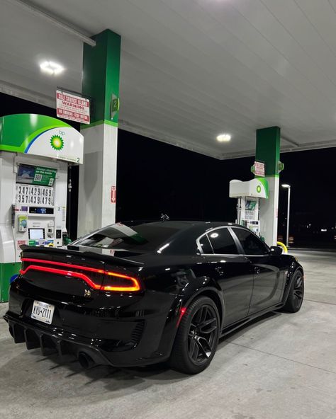 Black Widebody Charger, Dodge Charger Srt Hellcat Black, Set Hellcat, Blacked Out Hellcat, Hellcat Srt Charger, All Black Cars, Hellcat Aesthetic, Widebody Hellcat, Black Hellcat