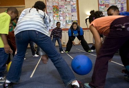 Bridge Ball is a fun game to get kids active indoors in small spaces Recess Games, Gym Games For Kids, Group Games For Kids, School Age Activities, Indoor Recess, Team Building Games, Pe Games, Youth Games, Gym Games