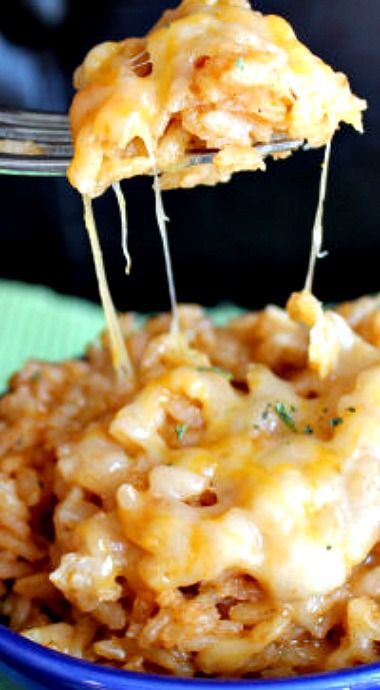 Cheesy Spanish Rice Cheesy Spanish Rice Recipe, Spanish Rice Casserole Recipes, Cheesy Mexican Rice Recipe, Mexican Cheesy Rice Recipes, Cheesy Spanish Rice, Knorr Spanish Rice Recipes, Cheesy Rice Side Dish, Spanish Rice Casserole, Cheesy Rice Recipes