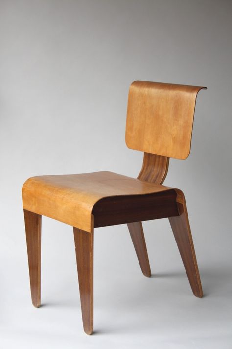 MARCEL BREUER, Stacking Chair, for Isokon, 1936. Sold by Abelsloane 1934 Furniture Presentation, Marcel Breuer Chair, 70s Furniture, Compact Table And Chairs, Chair Design Wooden, British Furniture, Round Chair, Marcel Breuer, Diy Chair