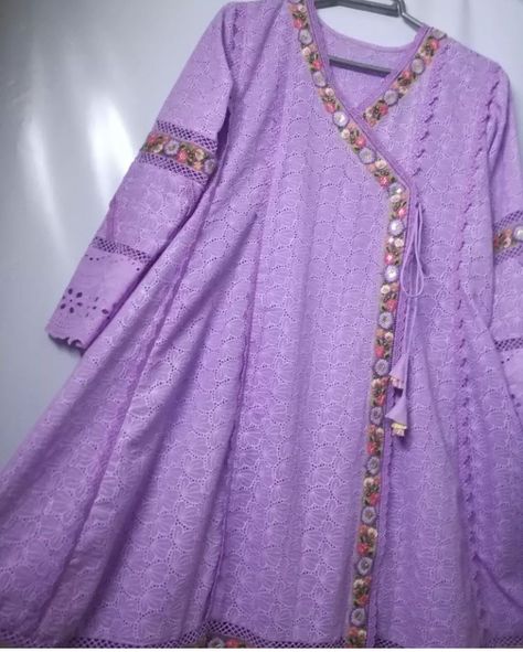 Simple Angrakha Style Kurti, Angrakha Style Kurti Embroidery, Chickenkari Dress, Angrakha Style Short Frock, Angrakha Short Kurti, Short Angrakha Style Frock Pakistani, Angrakha Style Frock, Angrakha Style Shirt, Angrakha Style Kurti