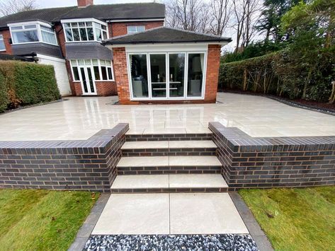 Extension Steps To Garden, Raised Concrete Patio Ideas With Steps, Patio With Steps Down To Garden, Raised Patio Steps To Garden, Raised Patio With Steps Down To Garden, Raised Patio Ideas With Steps, Curved Patio Steps Down To Garden, Outdoor Tile Patio, Modern Driveway