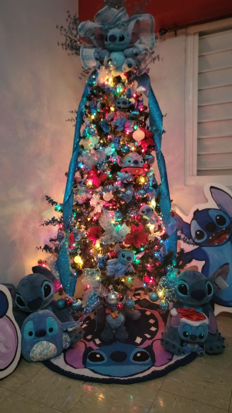 Stitch And Angel Christmas Tree, Lilo And Stitch Squishmallow, Stitch Christmas Tree Ideas, Stitch Squishmallow, Stitch Christmas Tree, Lilo And Stitch Toys, Stitch Things, Lilo And Stitch Merchandise, Lilo And Stitch Quotes