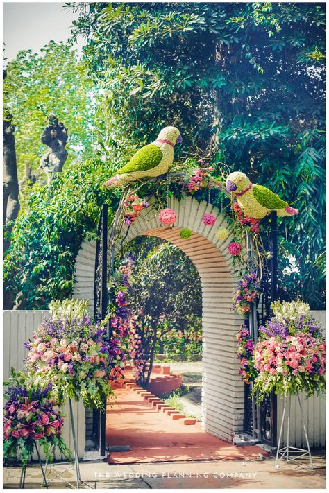 Parrot Decoration, Birds Decor, Wedding Entrance Decor, Mandap Decor, Marriage Decoration, Desi Wedding Decor, Wedding Backdrop Design, Flower Decorations Diy, Beautiful Wedding Decorations