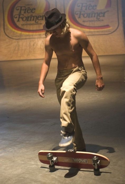 Emile Hirsch as Jay Adams • Lords of Dogtown (2005) Jay Adams, Lords Of Dogtown, Emile Hirsch, Skateboard Pictures, Skateboard Photography, Райан Гослинг, Z Boys, Skater Boy, Longboards