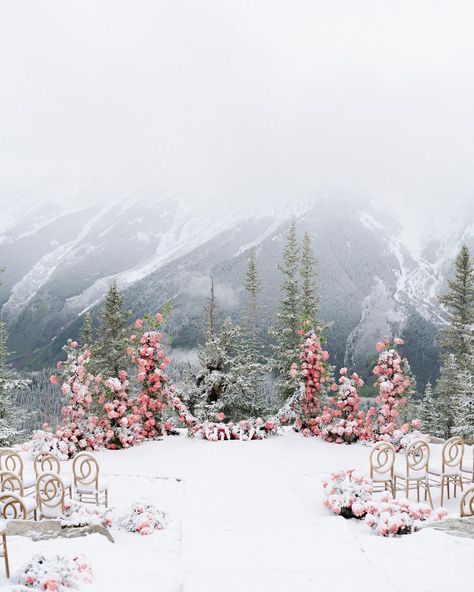 Snowy Wedding Venues, Winter Pink Wedding, Pastel Winter Wedding, Winter Wedding Pink, Pink Christmas Wedding, Snowy Mountain Wedding, Pink Winter Wedding, Blush Winter Wedding, Snowboard Wedding